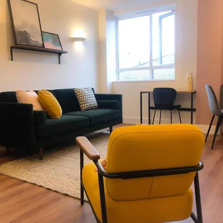 Stylish 2 Bedroom With Free Parking