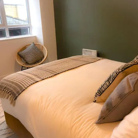 شقة Stylish 2 Bedroom With Free Parking *