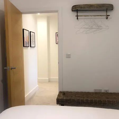 Stylish 2 Bedroom With Free Parking
